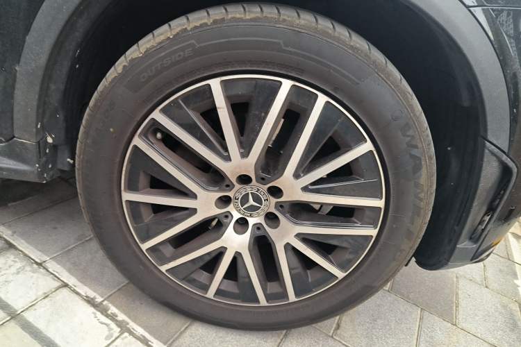 Used Mercedes-Benz GLC Coupe 2022 Refreshed GLC 300 4MATIC Coupe SUV Right Front Wheel Hub