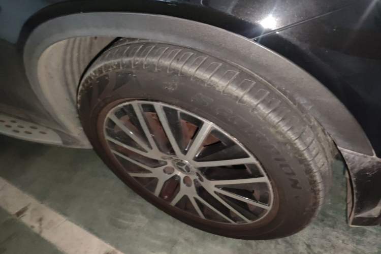 Used Mercedes-Benz GLC Coupe 2022 Refreshed GLC 300 4MATIC Coupe SUV Right Front Wheel Hub