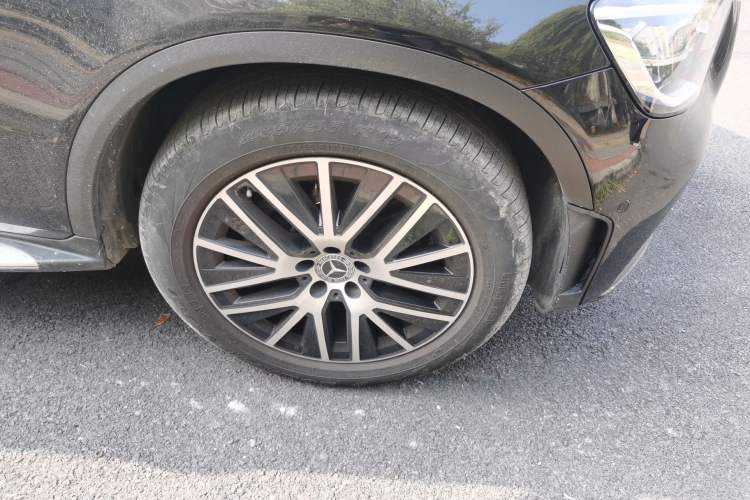 Used Mercedes-Benz GLC Coupe 2022 Refreshed GLC 300 4MATIC Coupe SUV Right Front Wheel Hub