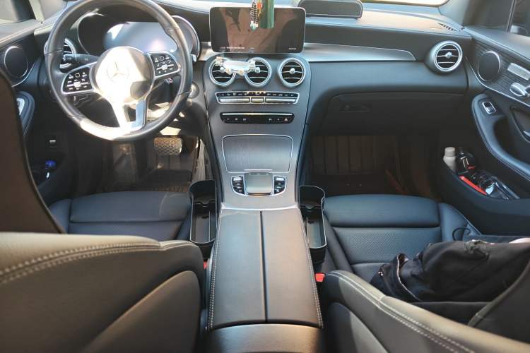 Used Mercedes-Benz GLC Coupe 2022 Refreshed GLC 300 4MATIC Coupe SUV Center Console