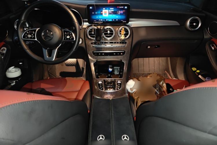 Used Mercedes-Benz GLC Coupe 2022 Refreshed GLC 300 4MATIC Coupe SUV Center Console