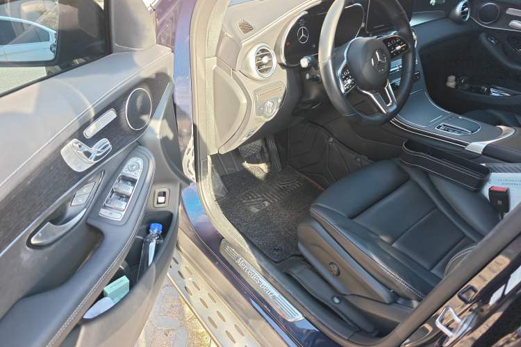 Used Mercedes-Benz GLC Coupe 2022 Refreshed GLC 300 4MATIC Coupe SUV Driver Seat