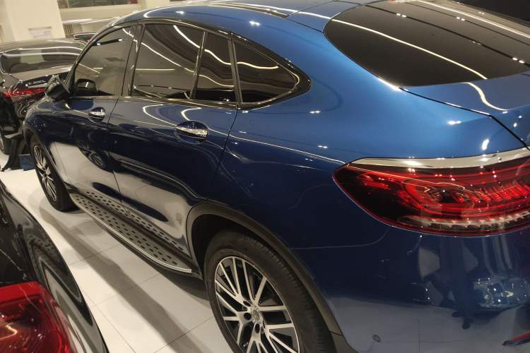 Used Mercedes-Benz GLC Coupe 2022 Refreshed GLC 300 4MATIC Coupe SUV Exterior 3