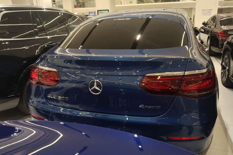 Used Mercedes-Benz GLC Coupe 2022 Refreshed GLC 300 4MATIC Coupe SUV Exterior 4