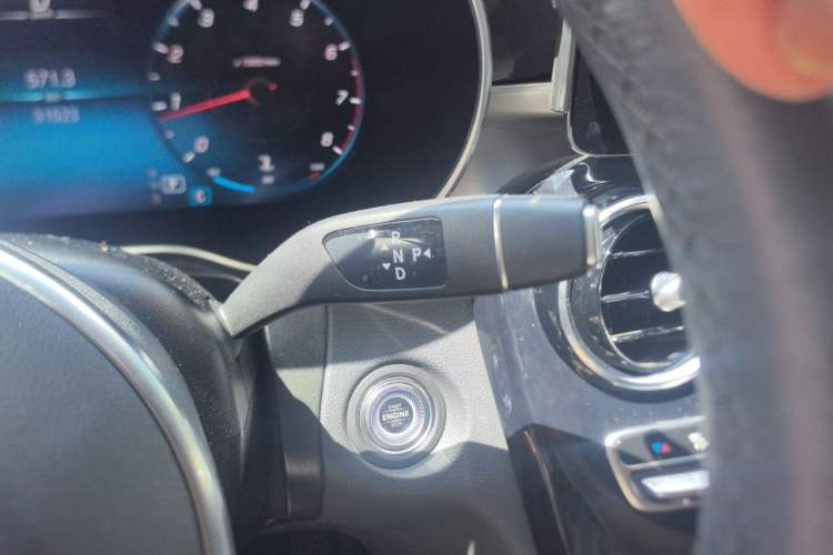 Used Mercedes-Benz GLC Coupe 2022 Refreshed GLC 260 4MATIC Coupe SUV Gear Lever