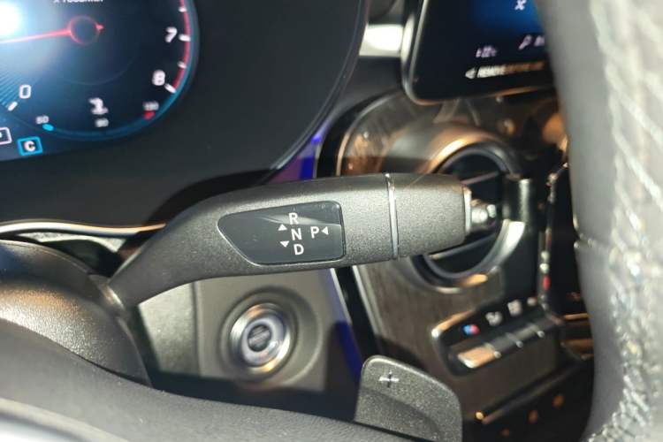 Used Mercedes-Benz GLC Coupe 2022 Refreshed GLC 300 4MATIC Coupe SUV Gear Lever