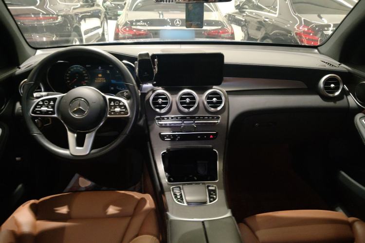 Used Mercedes-Benz GLC Coupe 2022 Refreshed GLC 300 4MATIC Coupe SUV Interior 2