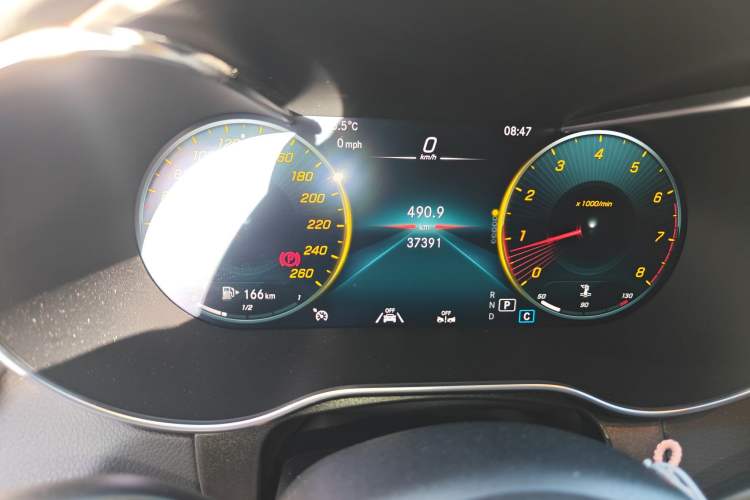 Used Mercedes-Benz GLC Coupe 2022 Refreshed GLC 300 4MATIC Coupe SUV Odometer Close Up