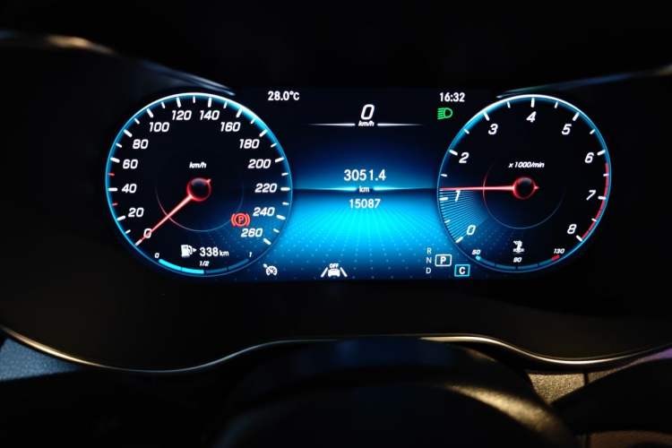 Used Mercedes-Benz GLC Coupe 2022 Refreshed GLC 300 4MATIC Coupe SUV Odometer Close Up