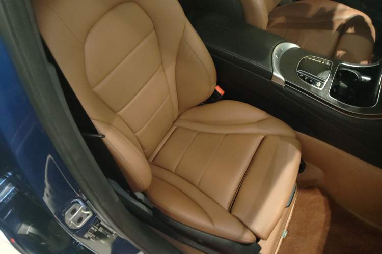 Used Mercedes-Benz GLC Coupe 2022 Refreshed GLC 300 4MATIC Coupe SUV Right Front Seat