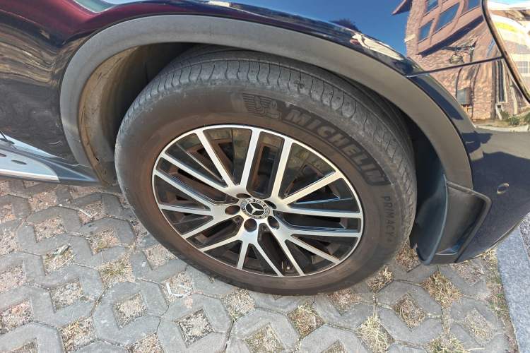 Used Mercedes-Benz GLC Coupe 2022 Refreshed GLC 300 4MATIC Coupe SUV Right Front Wheel Hub
