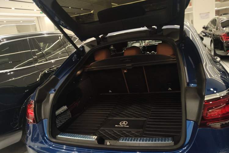 Used Mercedes-Benz GLC Coupe 2022 Refreshed GLC 300 4MATIC Coupe SUV Trunk