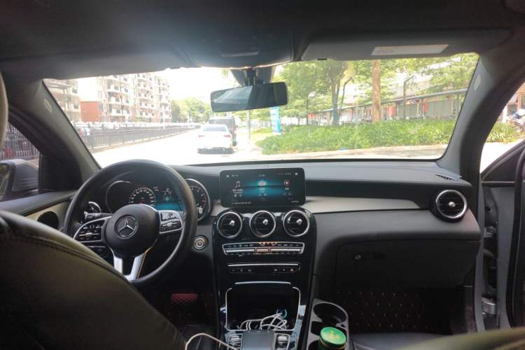 Used Mercedes-Benz GLC Coupe 2022 Refreshed GLC 260 4MATIC Coupe SUV Center Console