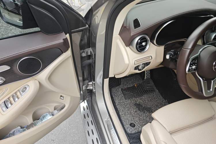 Used Mercedes-Benz GLC Coupe 2022 Refreshed GLC 300 4MATIC Coupe SUV Driver Seat