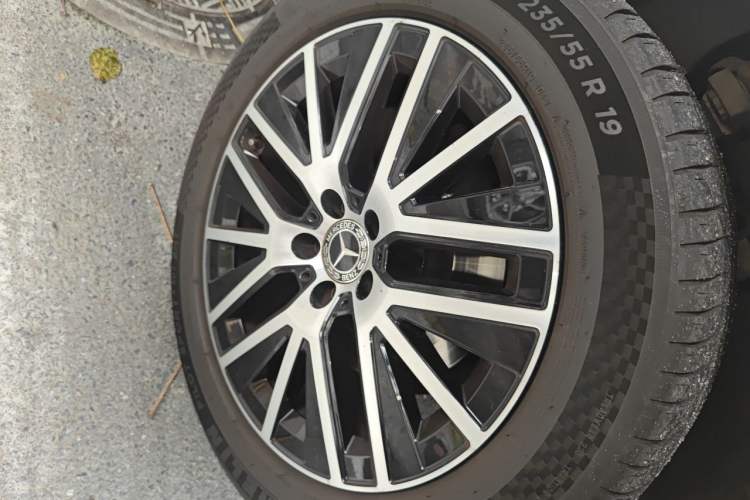 Used Mercedes-Benz GLC Coupe 2022 Refreshed GLC 300 4MATIC Coupe SUV Right Front Wheel Hub