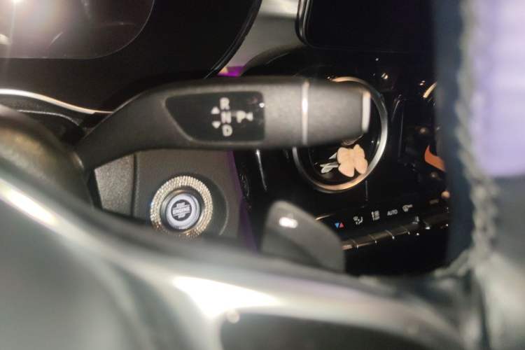 Used Mercedes-Benz GLC Coupe 2022 GLC 260 4MATIC Coupe SUV Gear Lever