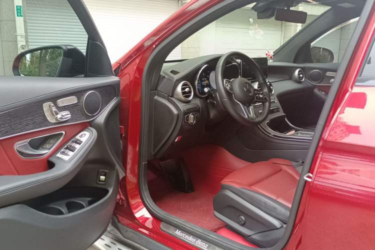 Used Mercedes-Benz GLC Coupe 2022 Refreshed GLC 300 4MATIC Coupe SUV Driver Seat