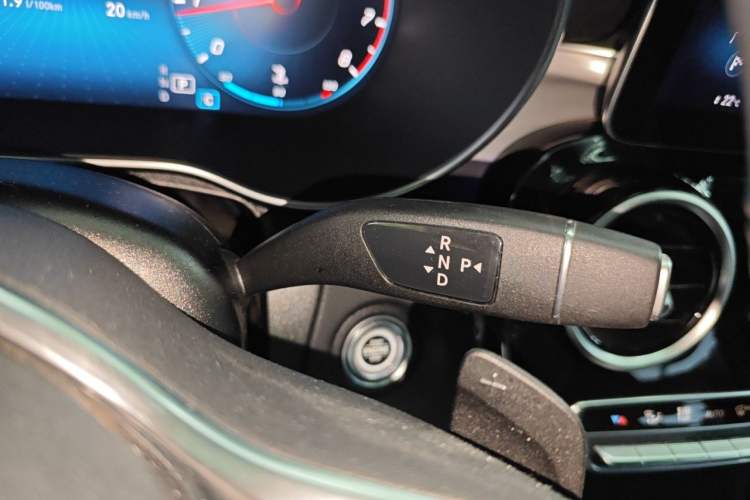 Used Mercedes-Benz GLC Coupe 2022 Refreshed GLC 260 4MATIC Coupe SUV Gear Lever