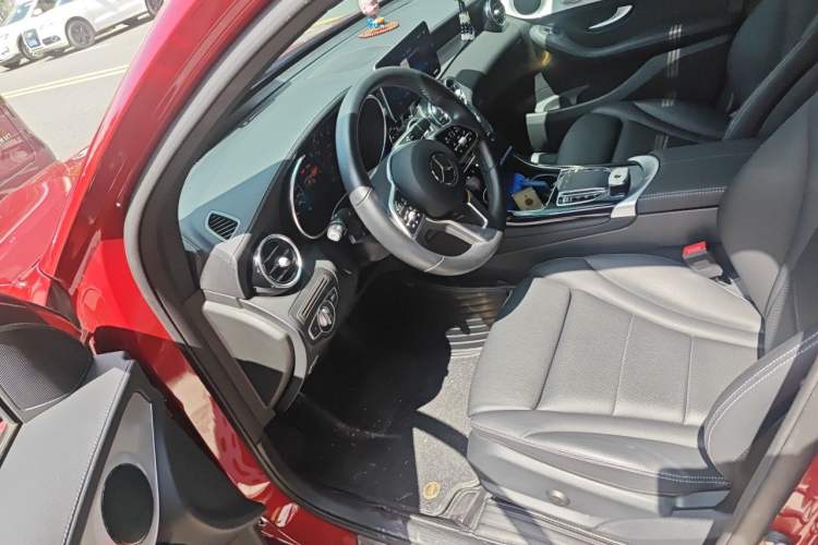 Used Mercedes-Benz GLC Coupe 2022 Refreshed GLC 260 4MATIC Coupe SUV Left Front Seat