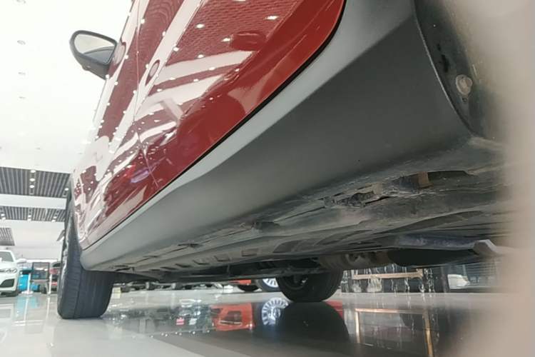 Used Mercedes-Benz GLC Coupe 2022 Refreshed GLC 260 4MATIC Coupe SUV Left Side Sill