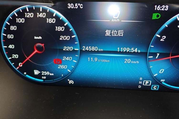 Used Mercedes-Benz GLC Coupe 2022 Refreshed GLC 260 4MATIC Coupe SUV Odometer Close Up