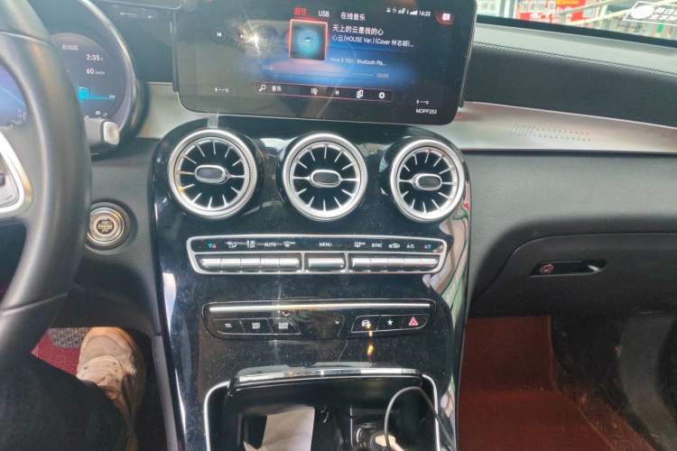 Used Mercedes-Benz GLC Coupe 2022 Refreshed GLC 260 4MATIC Coupe SUV Audio And AC Panel
