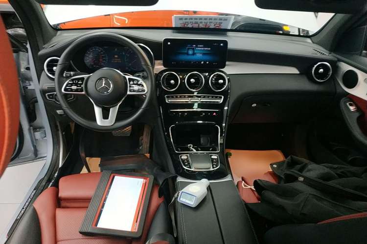 Used Mercedes-Benz GLC Coupe 2022 Refreshed GLC 260 4MATIC Coupe SUV Center Console