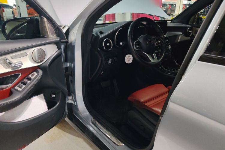 Used Mercedes-Benz GLC Coupe 2022 Refreshed GLC 260 4MATIC Coupe SUV Driver Seat