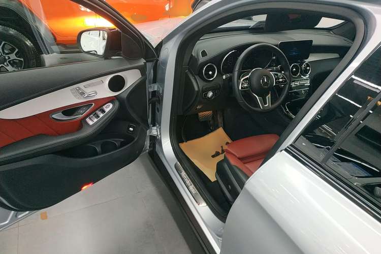 Used Mercedes-Benz GLC Coupe 2022 Refreshed GLC 260 4MATIC Coupe SUV Driver Seat