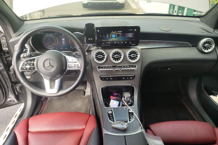 Used Mercedes-Benz GLC Coupe 2022 Refreshed GLC 300 4MATIC Coupe SUV Interior 2