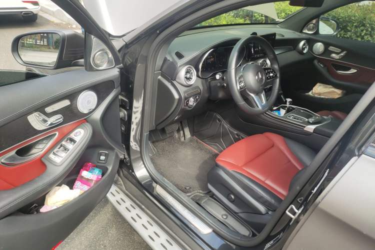 Used Mercedes-Benz GLC Coupe 2022 Refreshed GLC 300 4MATIC Coupe SUV Interior 3