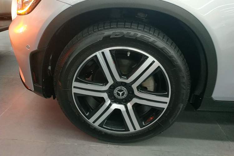 Used Mercedes-Benz GLC Coupe 2022 Refreshed GLC 260 4MATIC Coupe SUV Left Front Wheel Hub