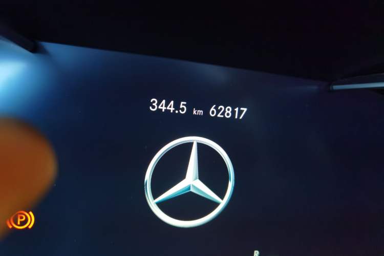 Used Mercedes-Benz GLC Coupe 2022 Refreshed GLC 260 4MATIC Coupe SUV Odometer Close Up