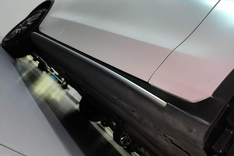 Used Mercedes-Benz GLC Coupe 2022 Refreshed GLC 300 4MATIC Coupe SUV Right Side Sill