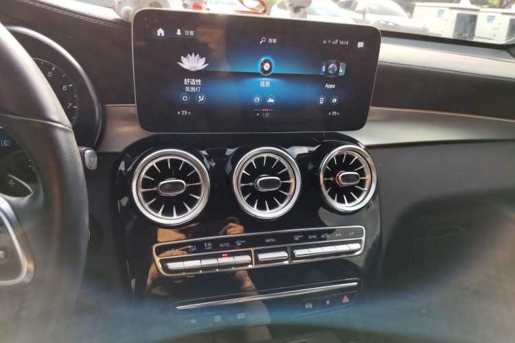 Used Mercedes-Benz GLC Coupe 2022 Refreshed GLC 260 4MATIC Coupe SUV Audio And AC Panel