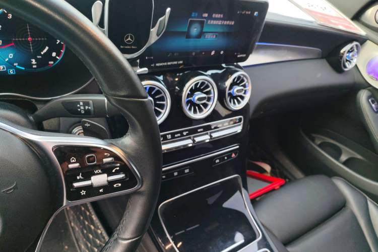 Used Mercedes-Benz GLC Coupe 2022 Refreshed GLC 260 4MATIC Coupe SUV Audio And AC Panel