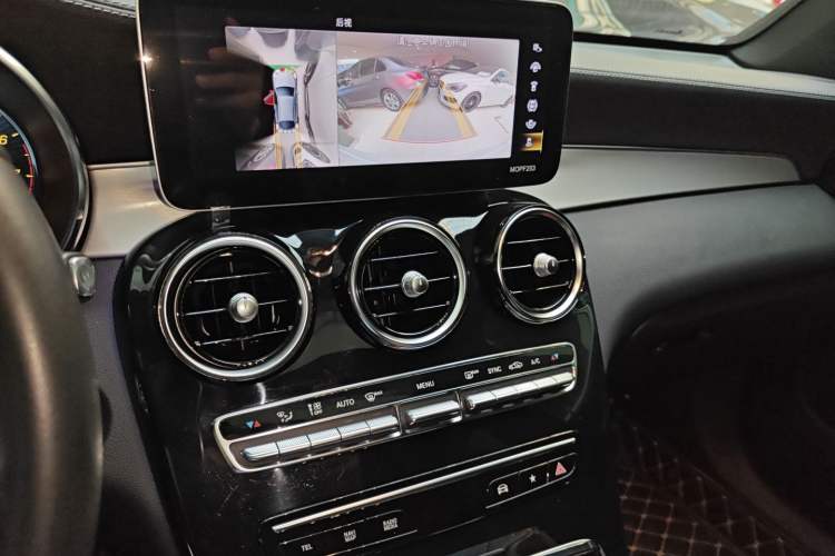 Used Mercedes-Benz GLC Coupe 2022 Refreshed GLC 260 4MATIC Coupe SUV Audio And AC Panel