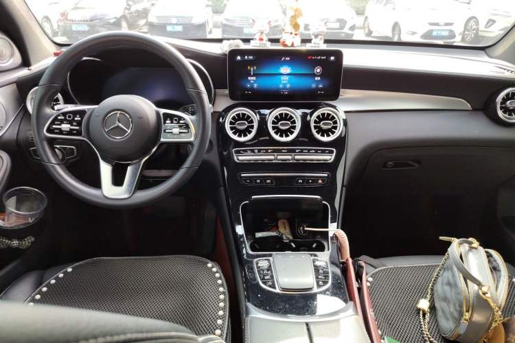 Used Mercedes-Benz GLC Coupe 2022 Refreshed GLC 260 4MATIC Coupe SUV Center Console