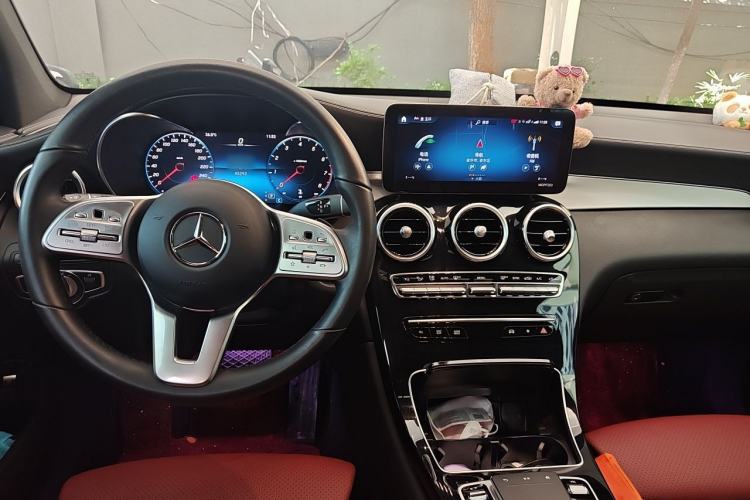 Used Mercedes-Benz GLC Coupe 2022 Refreshed GLC 260 4MATIC Coupe SUV Center Console