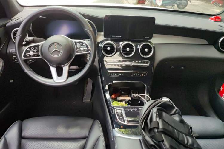 Used Mercedes-Benz GLC Coupe 2022 Refreshed GLC 260 4MATIC Coupe SUV Center Console