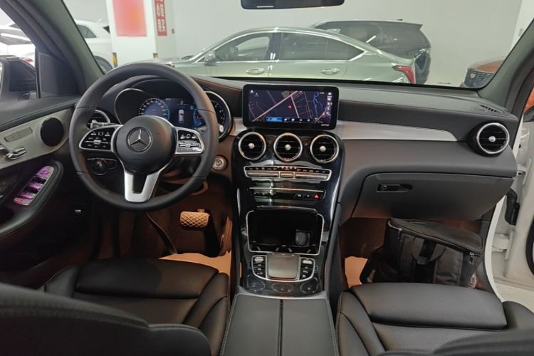 Used Mercedes-Benz GLC Coupe 2022 Refreshed GLC 260 4MATIC Coupe SUV Center Console