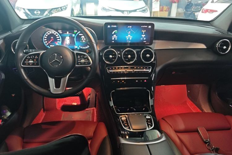 Used Mercedes-Benz GLC Coupe 2022 Refreshed GLC 260 4MATIC Coupe SUV Center Console