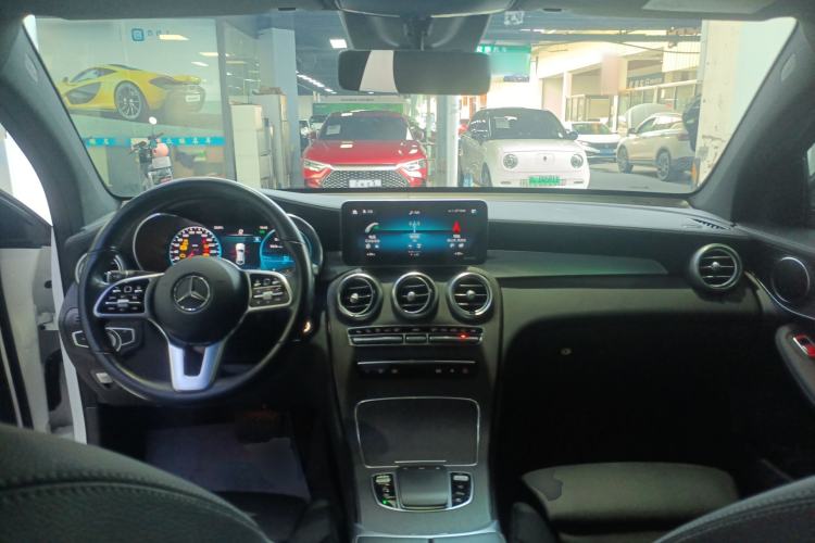 Used Mercedes-Benz GLC Coupe 2022 Refreshed GLC 300 4MATIC Coupe SUV Center Console