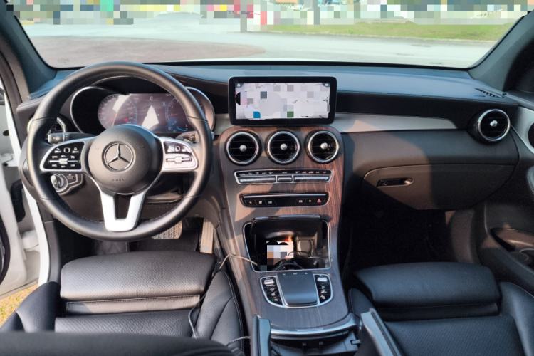 Used Mercedes-Benz GLC Coupe 2022 Refreshed GLC 260 4MATIC Coupe SUV Center Console