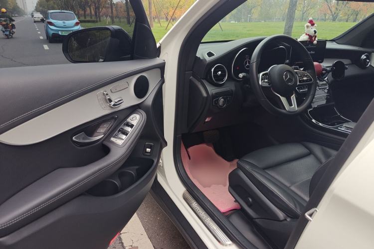 Used Mercedes-Benz GLC Coupe 2022 Refreshed GLC 260 4MATIC Coupe SUV Driver Seat