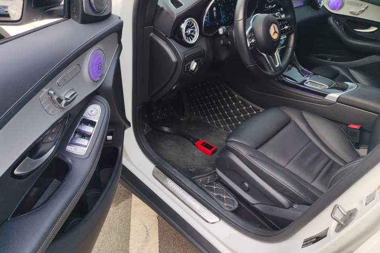 Used Mercedes-Benz GLC Coupe 2022 Refreshed GLC 260 4MATIC Coupe SUV Driver Seat