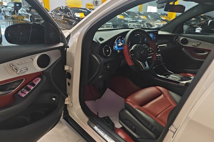 Used Mercedes-Benz GLC Coupe 2022 Refreshed GLC 260 4MATIC Coupe SUV Driver Seat