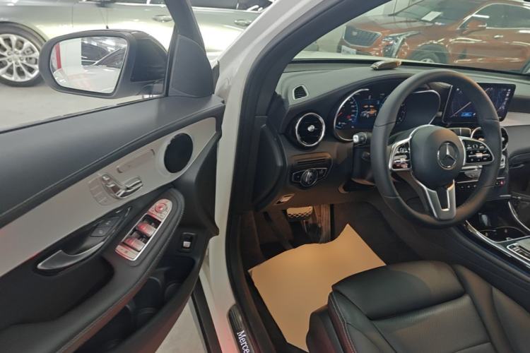 Used Mercedes-Benz GLC Coupe 2022 Refreshed GLC 260 4MATIC Coupe SUV Driver Seat