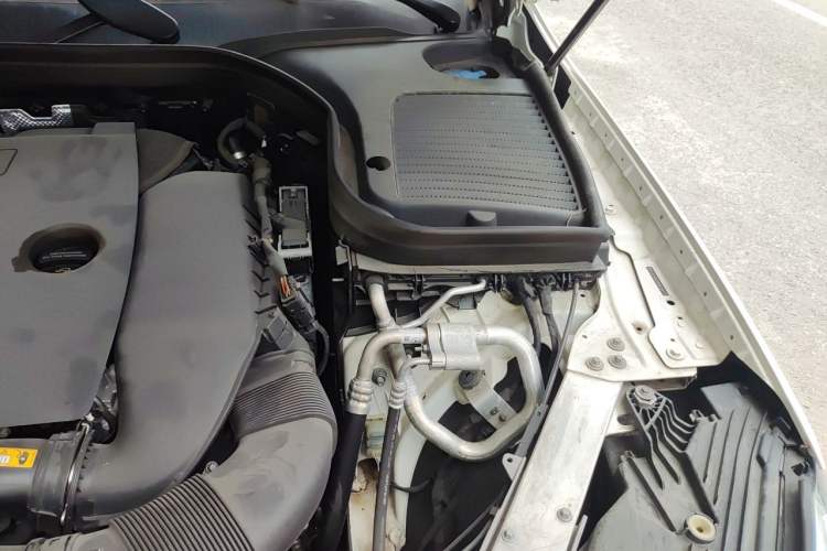 Used Mercedes-Benz GLC Coupe 2022 Refreshed GLC 260 4MATIC Coupe SUV Engine Bay Left