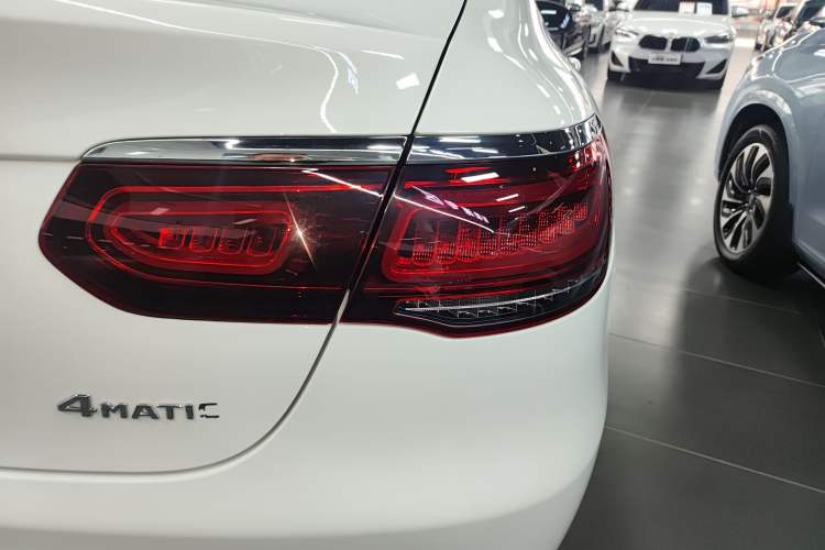 Used Mercedes-Benz GLC Coupe 2022 Refreshed GLC 300 4MATIC Coupe SUV Exterior 6